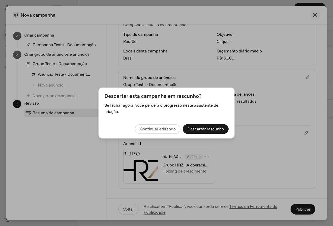 Alerta de confirmação ao tentar fechar o assistente sem publicar, perguntando Descartar esta campanha em rascunho, com as opções Continuar editando ou Descartar rascunho