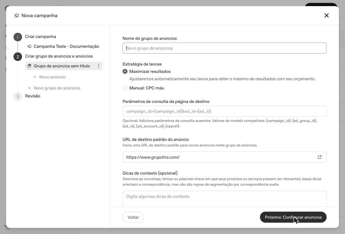 Etapa 2, formulário de criação do grupo de anúncios com Nome do grupo de anúncios, Estratégia de lances, Parâmetros de consulta da página de destino, URL de destino padrão e Dicas de contexto